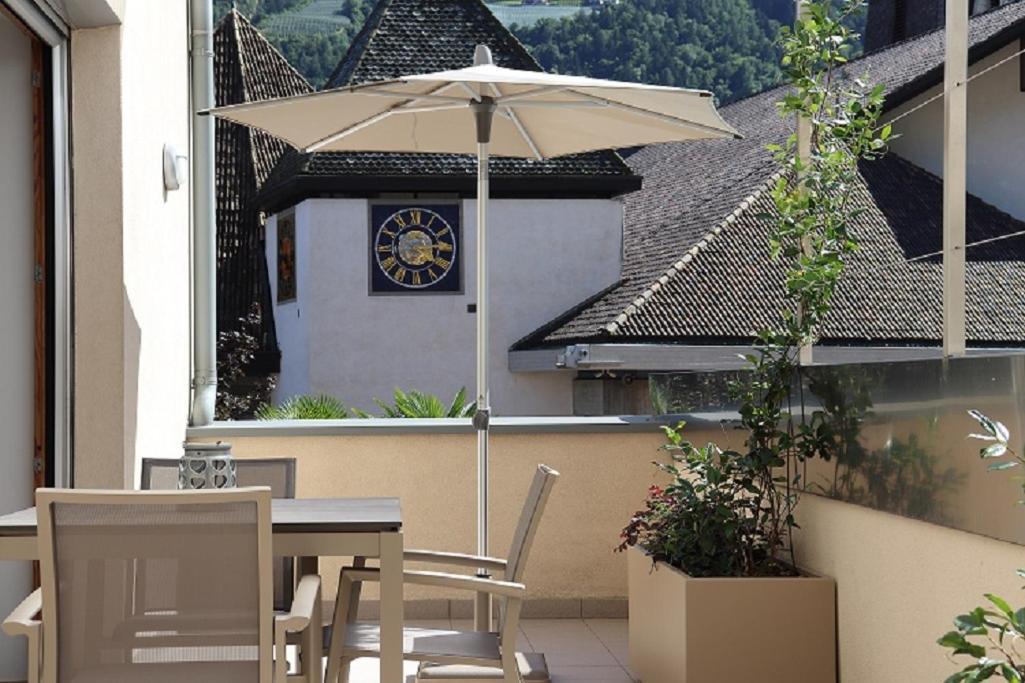 Ferienwohnung Mit Garage, Fahrradraum Und Sehr Grosser Sonnenverwoehnten Terrasse Lagundo Bagian luar foto